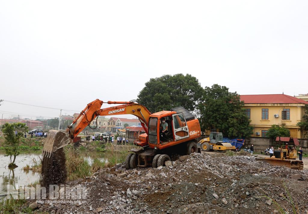 Tổ chức cưỡng chế đối với 3 hộ thuộc Dự án Nam trụ sở UBND phường Ninh Phong