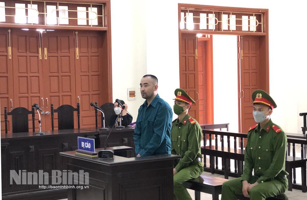 16 năm tù cho kẻ trốn truy nã rồi tiếp tục phạm tội "giết người"