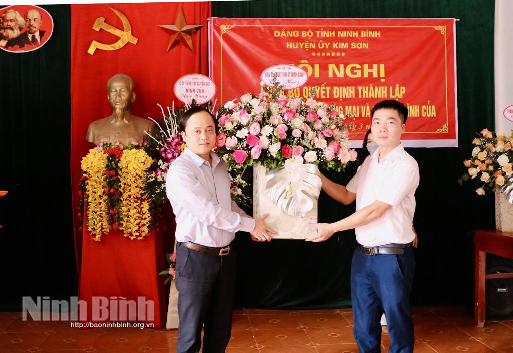Công bố quyết định thành lập Chi bộ Công ty TNHH Thương mại và Vận tải Đình Của