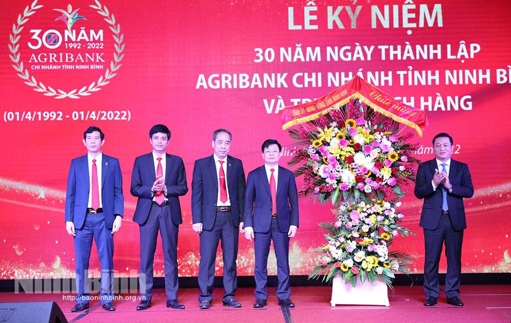 Agribank Ninh Bình kỷ niệm 30 năm thành lập