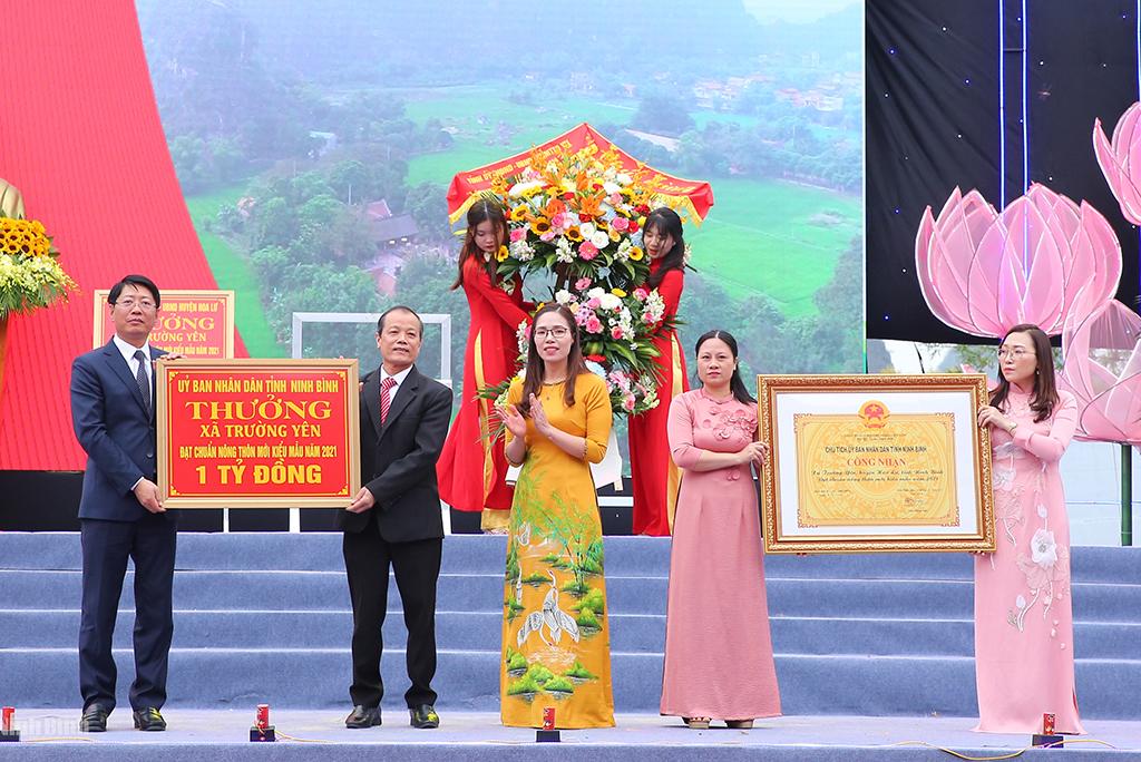 Trường Yên đón Bằng công nhận xã đạt chuẩn Nông thôn mới kiểu mẫu