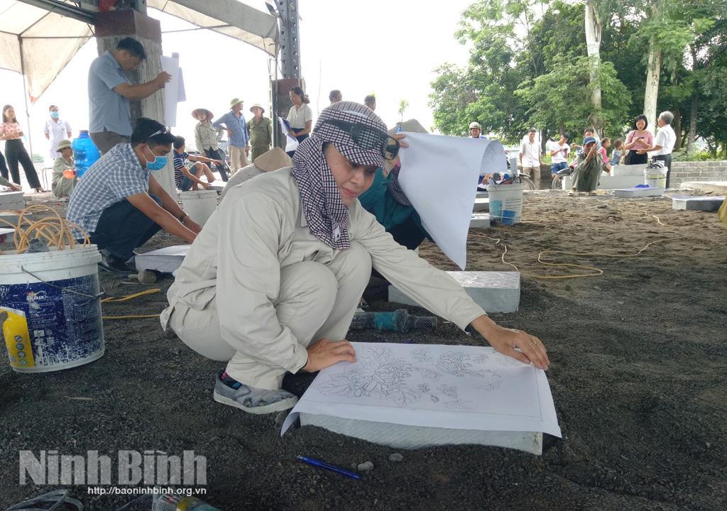 Những lao động nữ ở làng nghề đá Ninh Vân