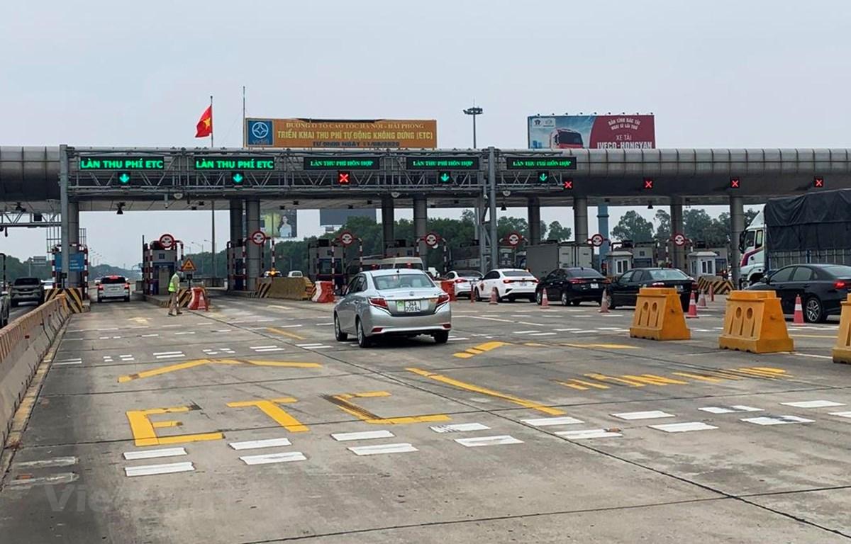 Không thu phí thủ công ôtô của cán bộ, viên chức giao thông từ 1/6