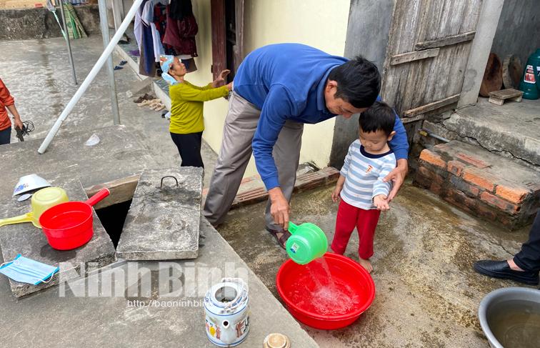 Nhiều khu dân cư thiếu nước sinh hoạt trầm trọng