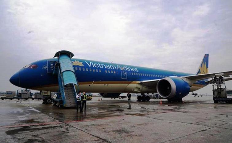 Chuyến bay đầu tiên đã cất cánh sang Romania đưa người Việt về nước