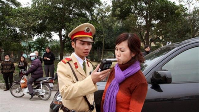 Sử dụng ống thổi cồn an toàn mùa dịch