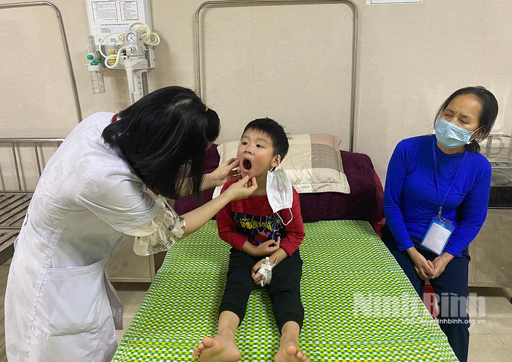 Số ca mắc COVID-19 giảm còn gần 200 ca bệnh mỗi ngày