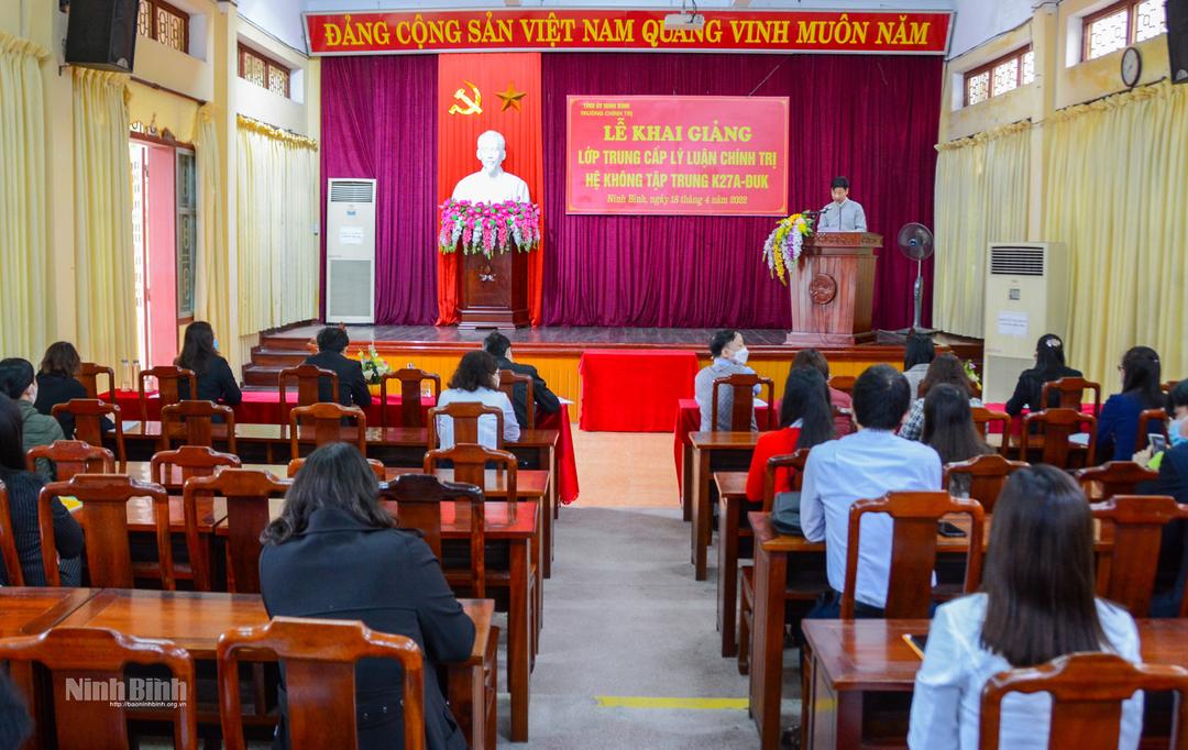 Khai giảng lớp Trung cấp Lý luận chính trị hệ không tập trung K27A-ĐUK