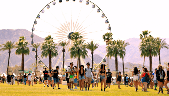 Lễ hội âm nhạc Coachella tưng bừng trở lại sau 3 năm hoãn vì dịch bệnh