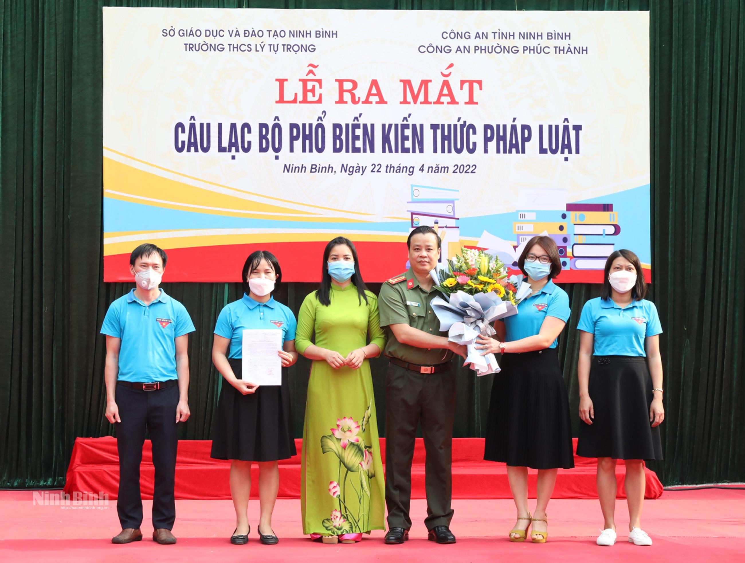 Ra mắt Câu lạc bộ phổ biến kiến thức pháp luật trong học sinh tại Trường THCS Lý Tự Trọng