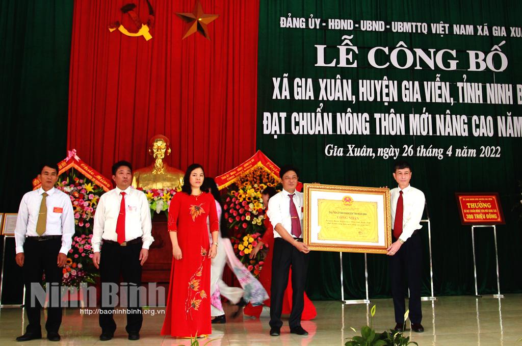 Gia Xuân đón nhận Bằng công nhận xã Nông thôn mới nâng cao