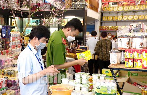 Kiểm tra công tác an toàn thực phẩm tại thành phố Ninh Bình