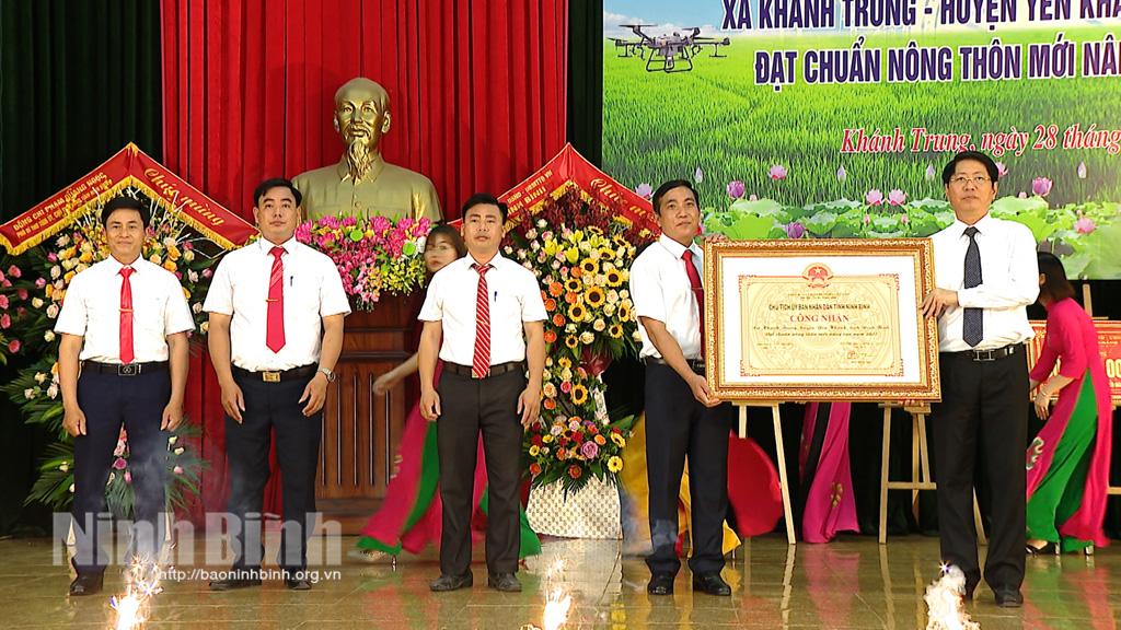 Khánh Trung đón Bằng công nhận xã đạt chuẩn nông thôn mới nâng cao