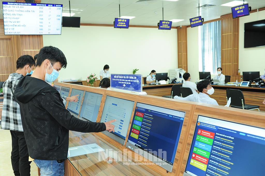 Ninh Binh continues to effectively implement District and Department Competitiveness Index