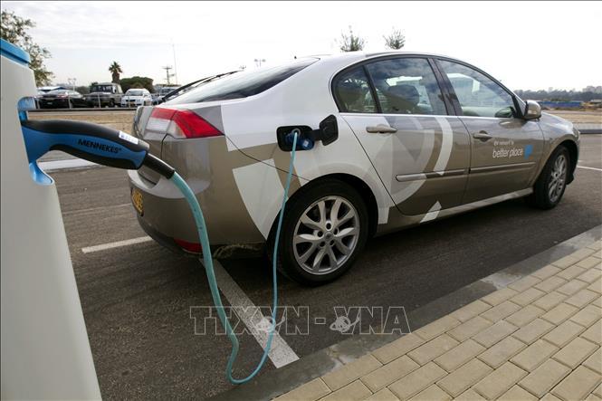 Các hãng ô tô hướng tới phát triển những mẫu xe 'xanh'