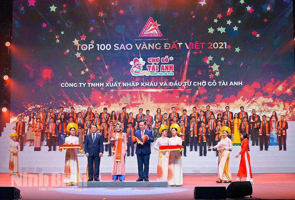 Công ty TNHH xuất nhập khẩu và đầu tư Chợ gỗ Tài Anh được vinh danh trong Top 100 Sao Vàng Đất Việt 2021