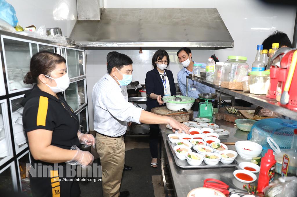 Kiểm tra an toàn thực phẩm phục vụ Lễ hội Hoa Lư 2022