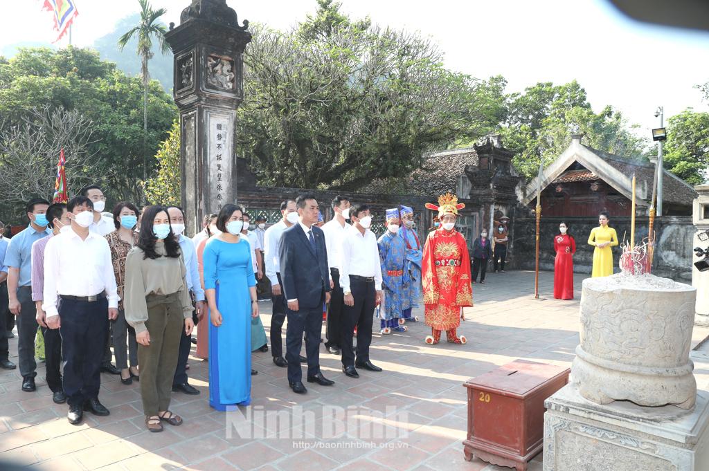 Lễ mở cửa đền tại Lễ hội Hoa Lư 2022