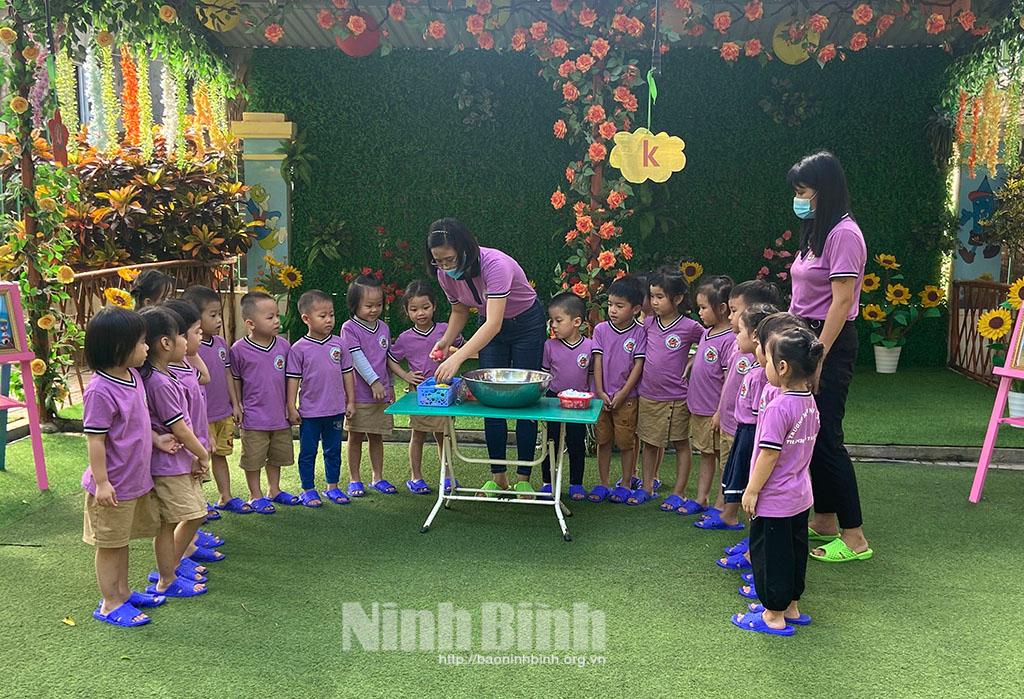 Trẻ mầm non trở lại trường vào ngày 12/4/2022