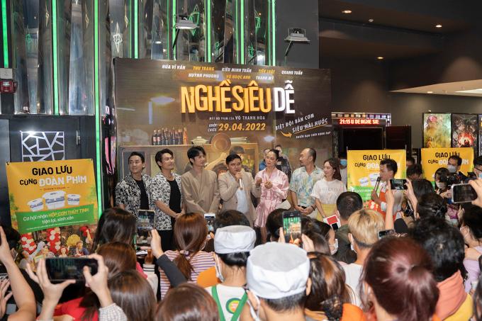 Phim 'Nghề siêu dễ' thu 10 tỷ đồng một ngày