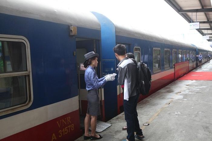 Ngành Đường sắt giảm giá vé tàu cho học sinh thi tốt nghiệp và nhập học