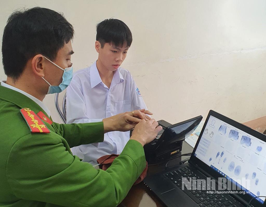 Công an thành phố Ninh Bình tích cực triển khai thực hiện Đề án 06