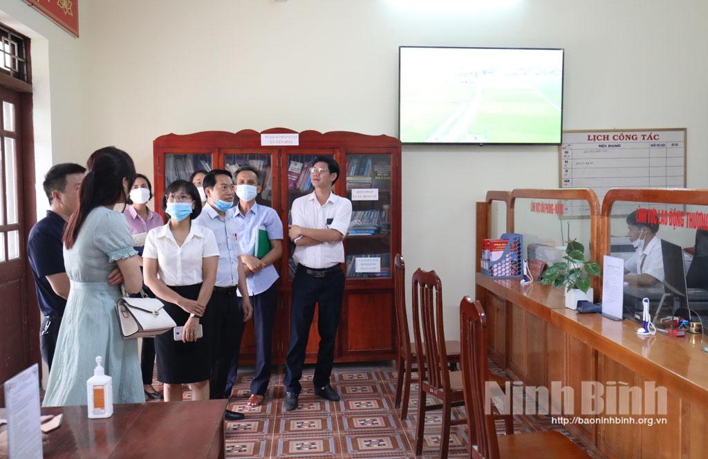 Kim Sơn học tập mô hình chuyển đổi số tại xã Yên Hòa