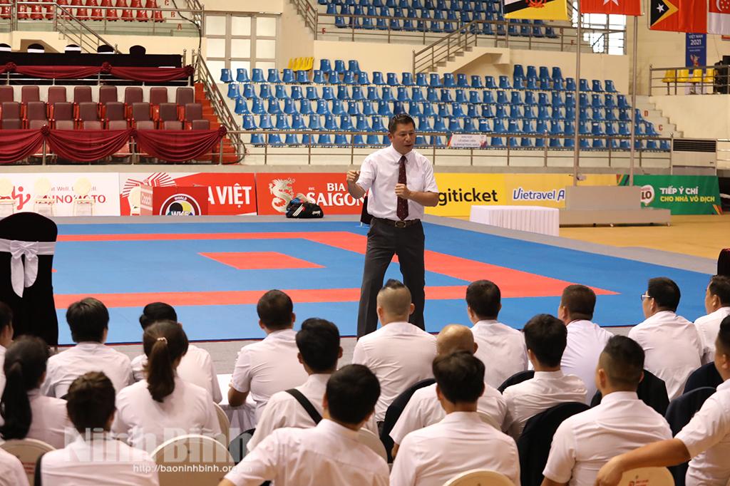 Tập huấn trọng tài làm nhiệm vụ điều hành thi đấu môn võ karate tại SEA Games 31