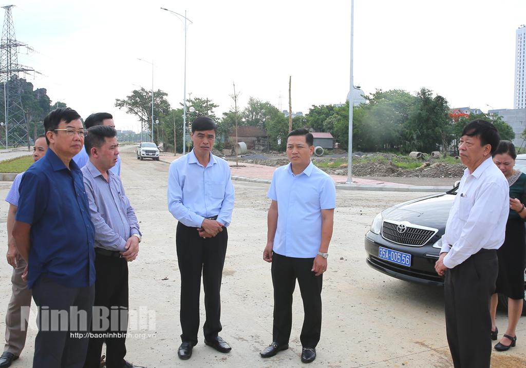 Lãnh đạo UBND tỉnh kiểm tra tình hình triển khai thi công các dự án và giải ngân nguồn vốn đầu tư công năm 2022