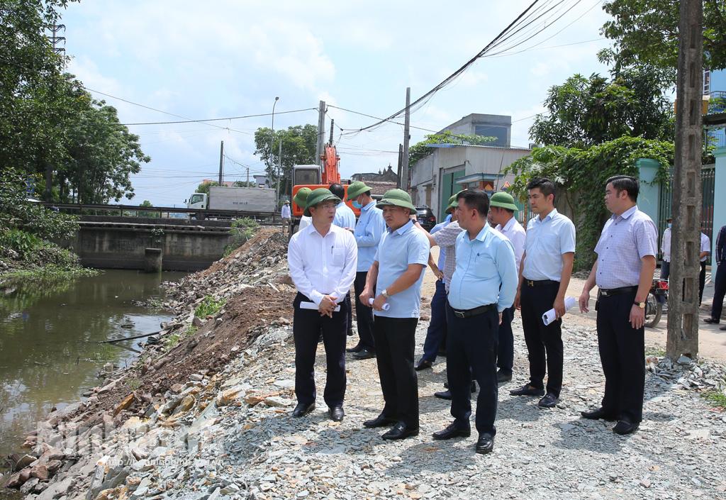 Lãnh đạo UBND tỉnh kiểm tra tình hình triển khai thi công các dự án tại huyện Yên Khánh và huyện Yên Mô