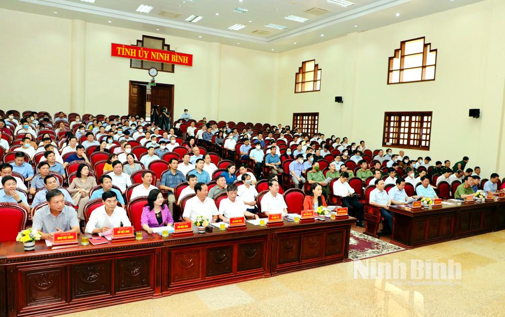 Quán triệt và triển khai thực hiện Nghị quyết của Bộ Chính trị về quy hoạch, phát triển đô thị Việt Nam