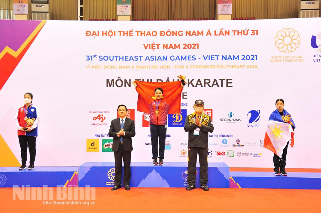 Vận động viên Việt Nam giành 2 huy chương vàng trong ngày thi đấu đầu tiên môn Karate tại SEA Games 31