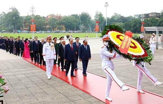 Leaders pay homage to President Ho Chi Minh on birthday anniversary