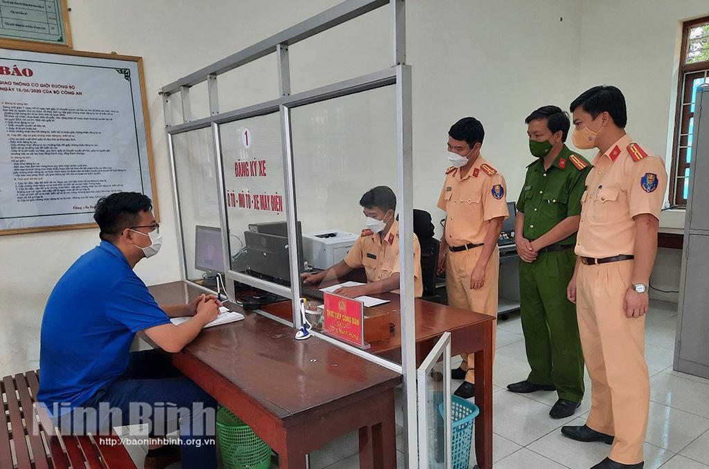 Kiểm tra việc thực hiện phân cấp công tác đăng ký phương tiện giao thông đường bộ