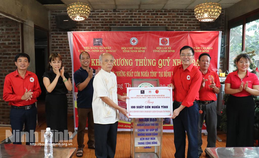 Khai trương thùng quỹ nhân đạo tại Nhà hàng Ba Nhất quán