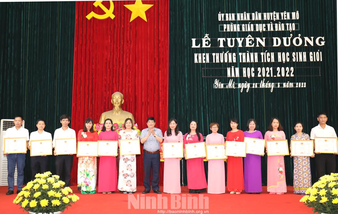 Yên Mô tuyên dương, khen thưởng thành tích học sinh giỏi năm học 2021-2022