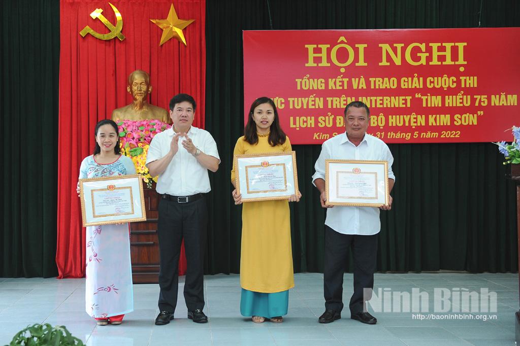 Tổng kết và trao giải Cuộc thi trắc nghiệm trên internet "Tìm hiểu 75 năm lịch sử Đảng bộ huyện Kim Sơn"
