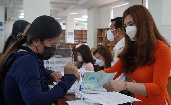 Hơn 1,45 triệu người hưởng chế độ ốm đau do mắc COVID-19