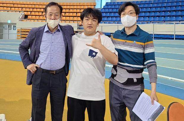 Phá kỷ lục thế giới nhờ phi máy bay giấy đi hơn 77m