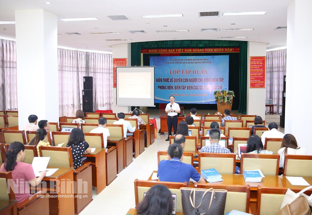 Tập huấn kiến thức về quyền con người cho đội ngũ báo chí