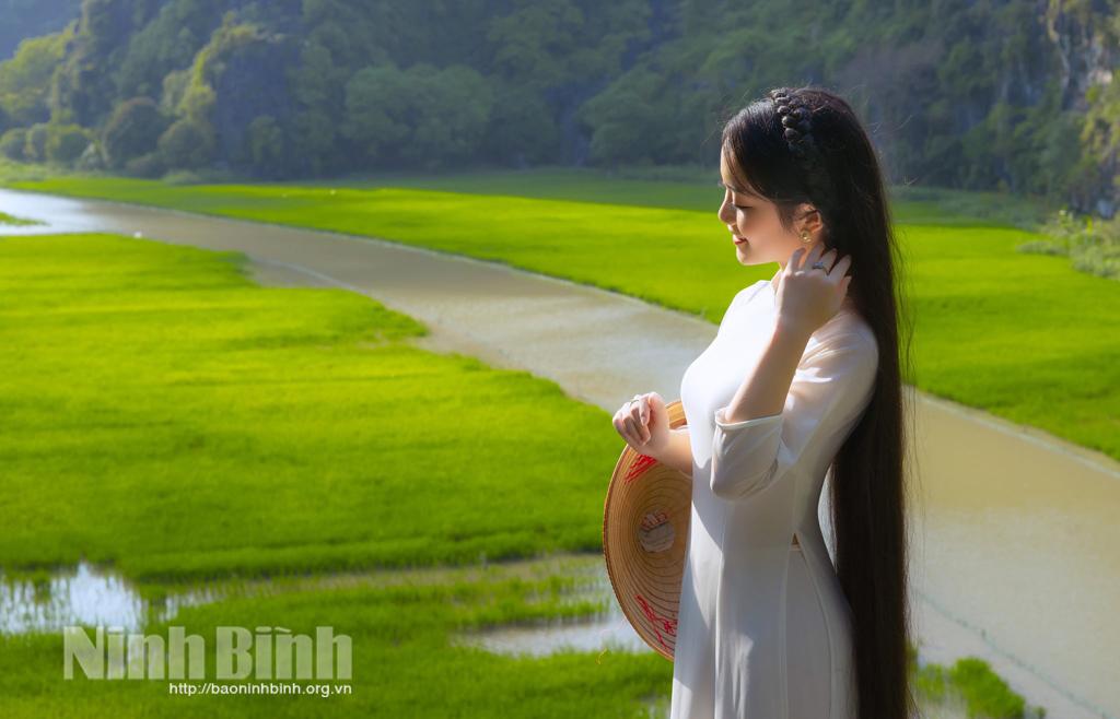 Á hậu 1 "Hoa hậu Môi trường Việt Nam" Hoàng Thị Hải Yến: Truyền thông điệp du lịch xanh cho Ninh Bình