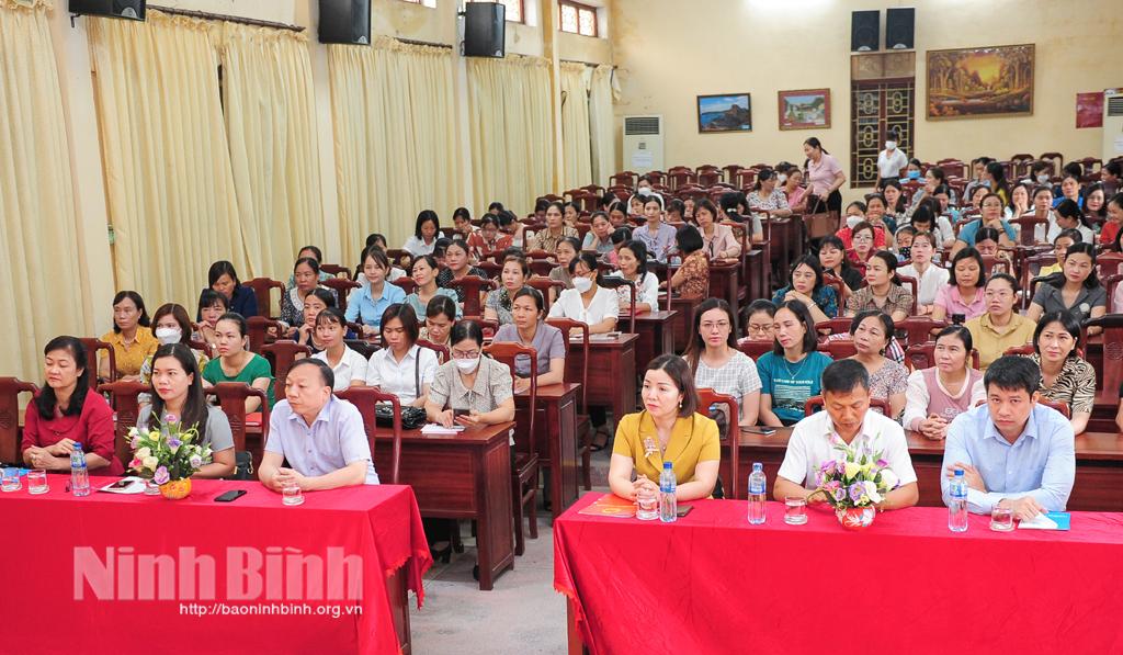 Bồi dưỡng nghiệp vụ công tác Hội cho Chủ tịch Hội phụ nữ cơ sở