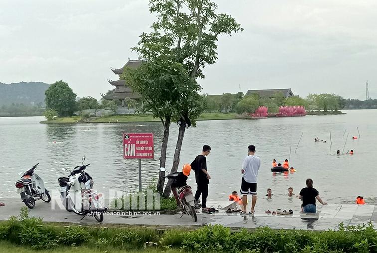 Đảm bảo môi trường an toàn cho trẻ: Cần sự "thức tỉnh" của người lớn