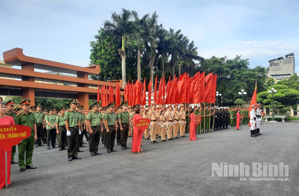 Ra quân thực hiện cao điểm kiểm tra, xử lý các hành vi vi phạm trật tự an toàn giao thông