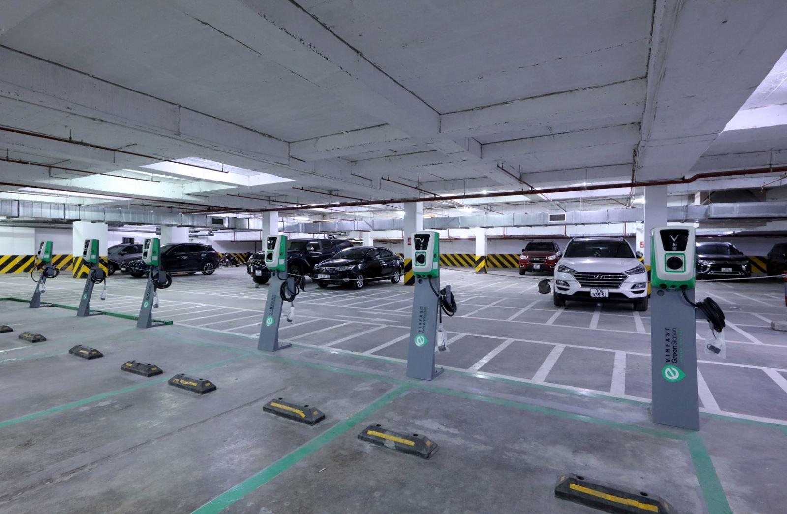 Cuộc đua ra mắt ô tô điện và những trở ngại của hạ tầng trạm sạc