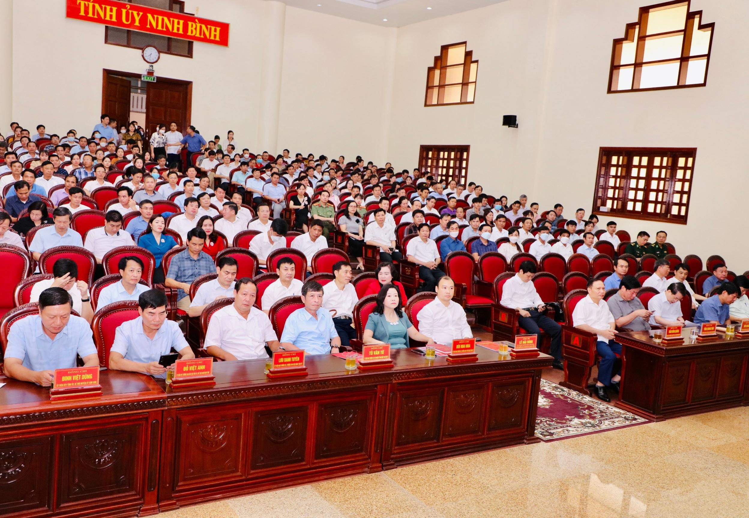 Hội nghị thông tin tình hình thời sự trong nước và thế giới