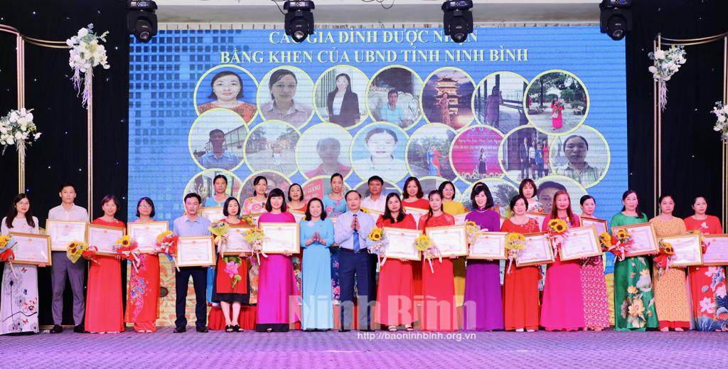 Biểu dương gia đình công nhân, viên chức, lao động tiêu biểu giai đoạn 2018- 2022