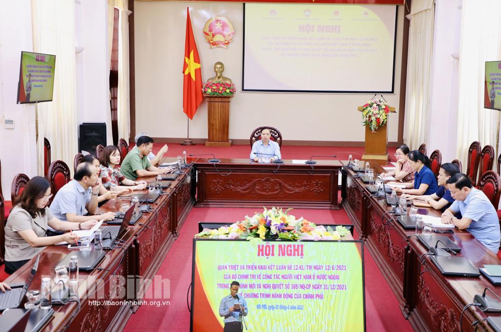 Quán triệt văn bản của Trung ương về công tác người Việt Nam ở nước ngoài