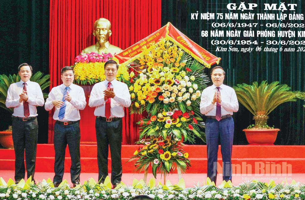 Gặp mặt kỷ niệm 75 năm Ngày thành lập Đảng bộ huyện Kim Sơn