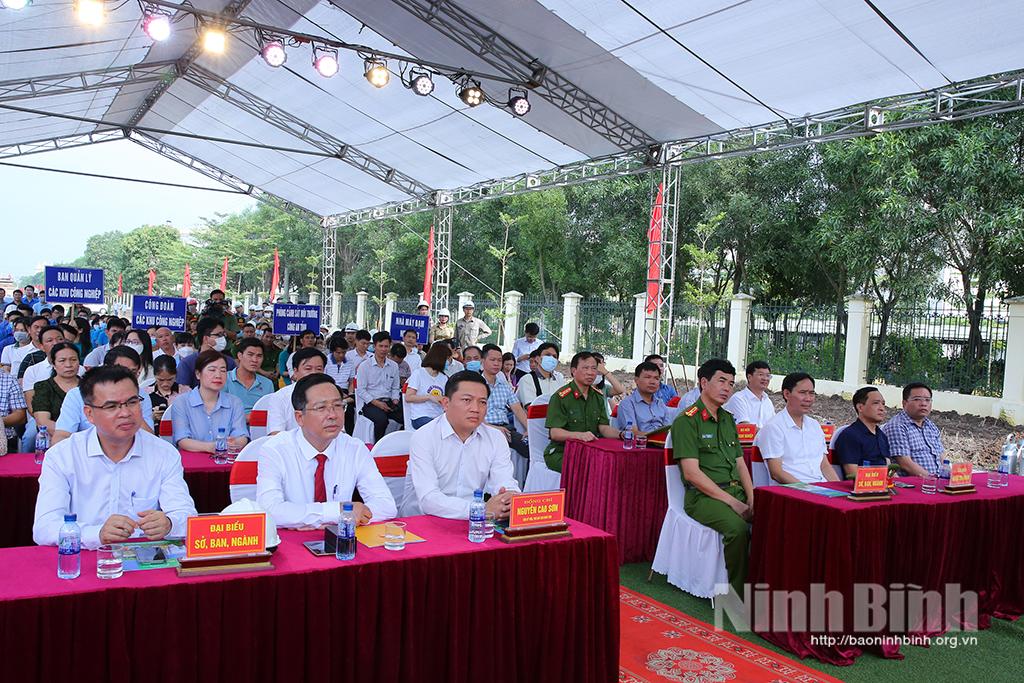 Phát động xây dựng mô hình Khu công nghiệp, doanh nghiệp sáng - xanh - sạch - đẹp, bảo đảm an toàn vệ sinh lao động